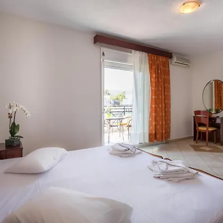 פוטוס Apartments Lina מראה חיצוני תמונה